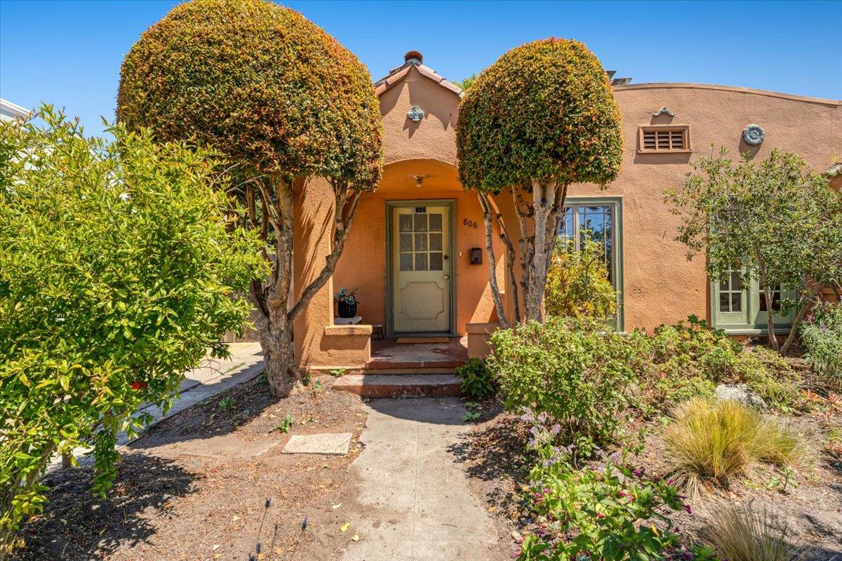 Detail Gallery Image 3 of 40 For 806 Seabright Ave, Santa Cruz,  CA 95062 - 4 Beds | 2 Baths