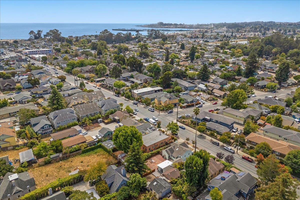 Detail Gallery Image 35 of 40 For 806 Seabright Ave, Santa Cruz,  CA 95062 - 4 Beds | 2 Baths
