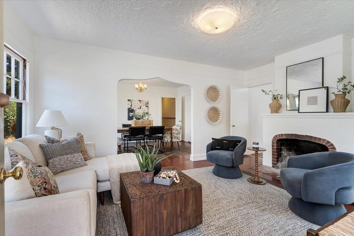 Detail Gallery Image 4 of 40 For 806 Seabright Ave, Santa Cruz,  CA 95062 - 4 Beds | 2 Baths
