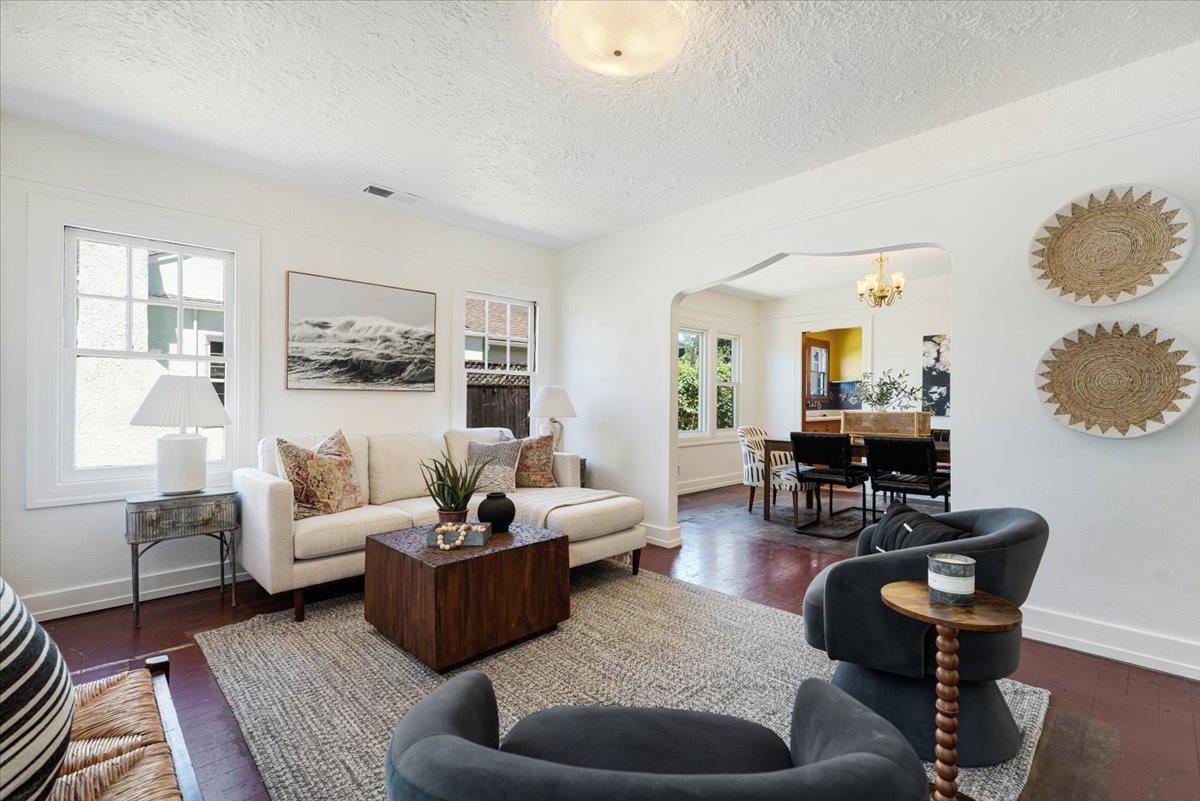 Detail Gallery Image 8 of 40 For 806 Seabright Ave, Santa Cruz,  CA 95062 - 4 Beds | 2 Baths