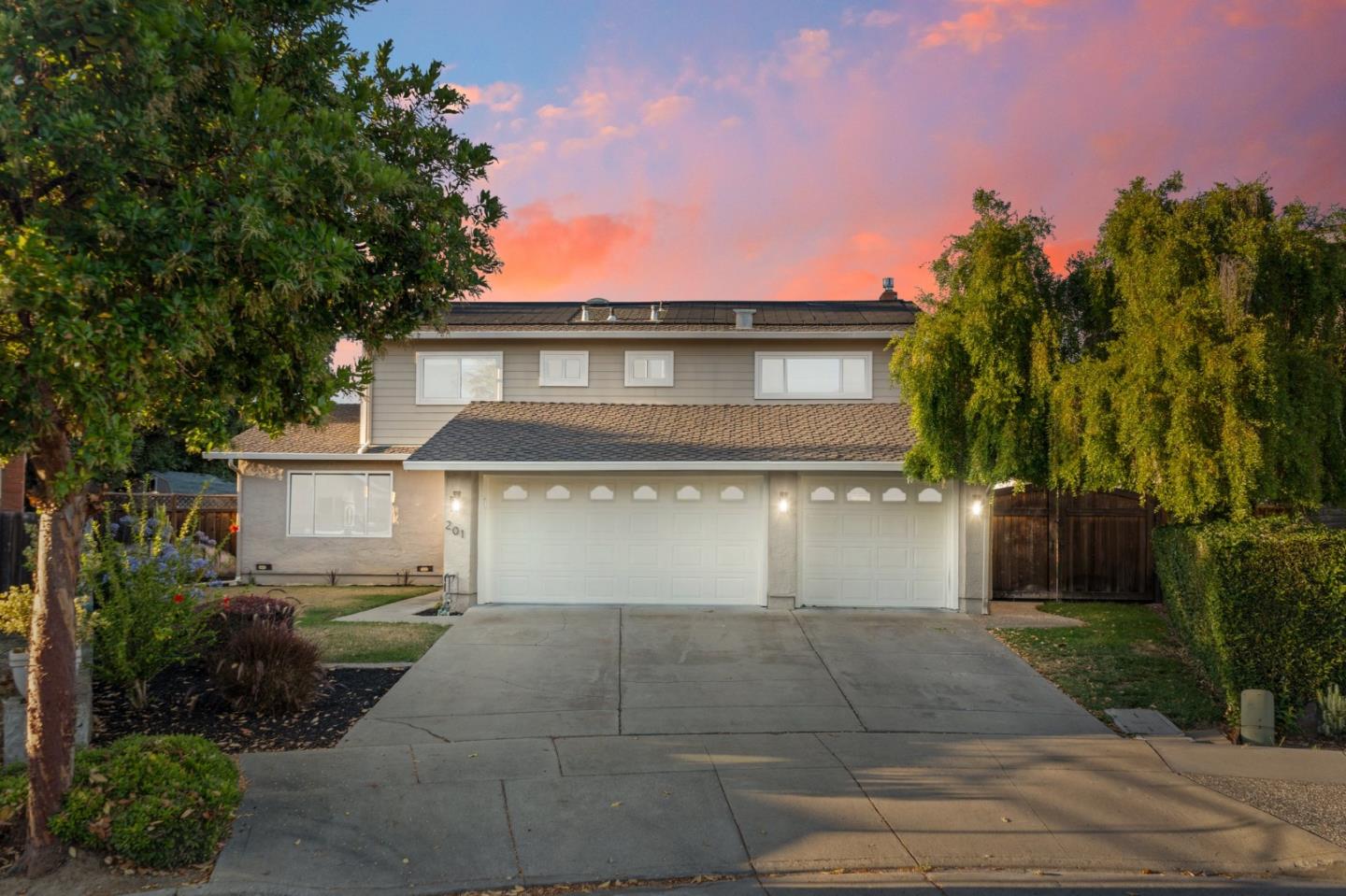 Detail Gallery Image 1 of 42 For 201 Bahia Ct, San Jose,  CA 95119 - 5 Beds | 3 Baths