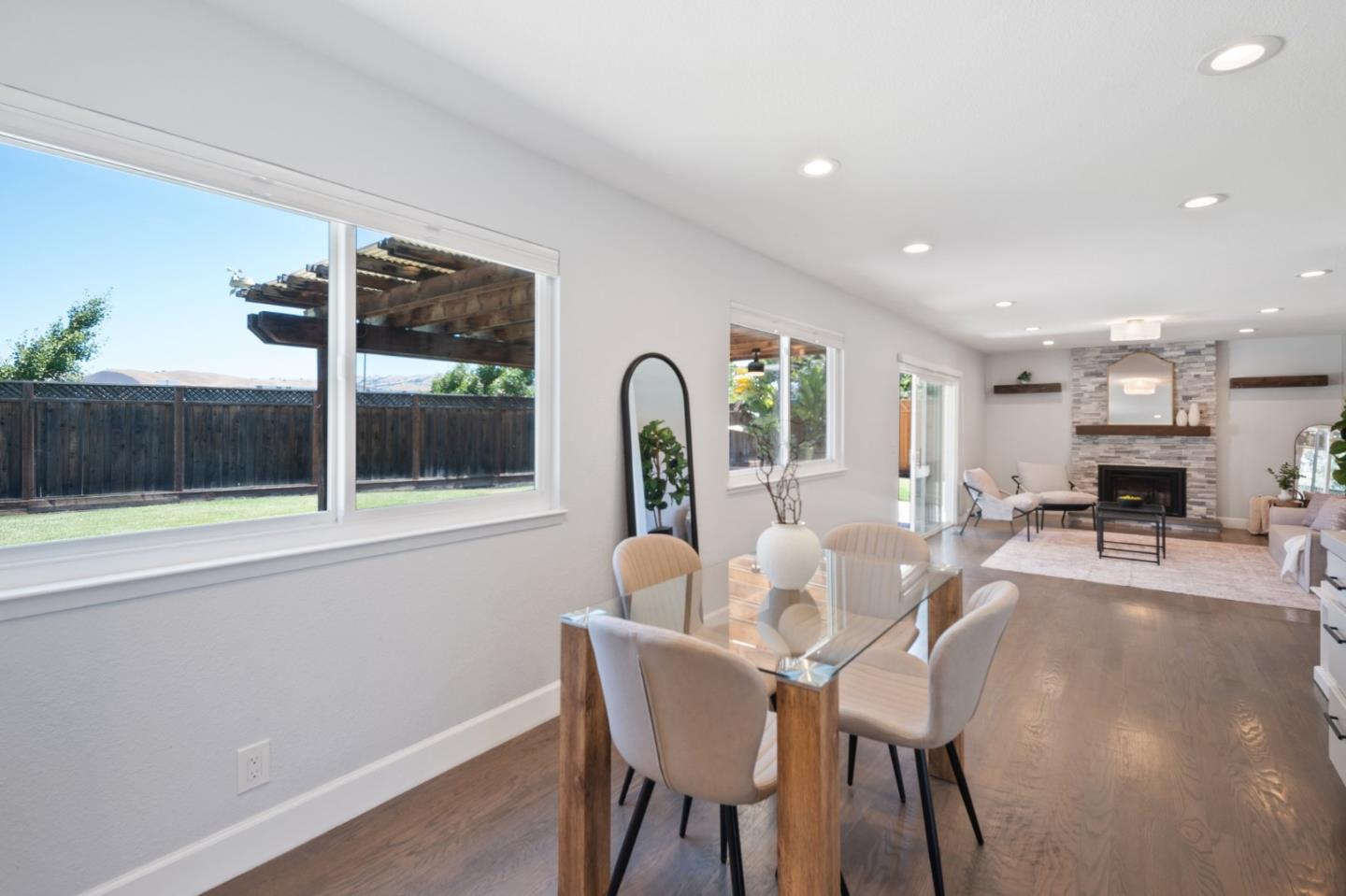 Detail Gallery Image 11 of 42 For 201 Bahia Ct, San Jose,  CA 95119 - 5 Beds | 3 Baths