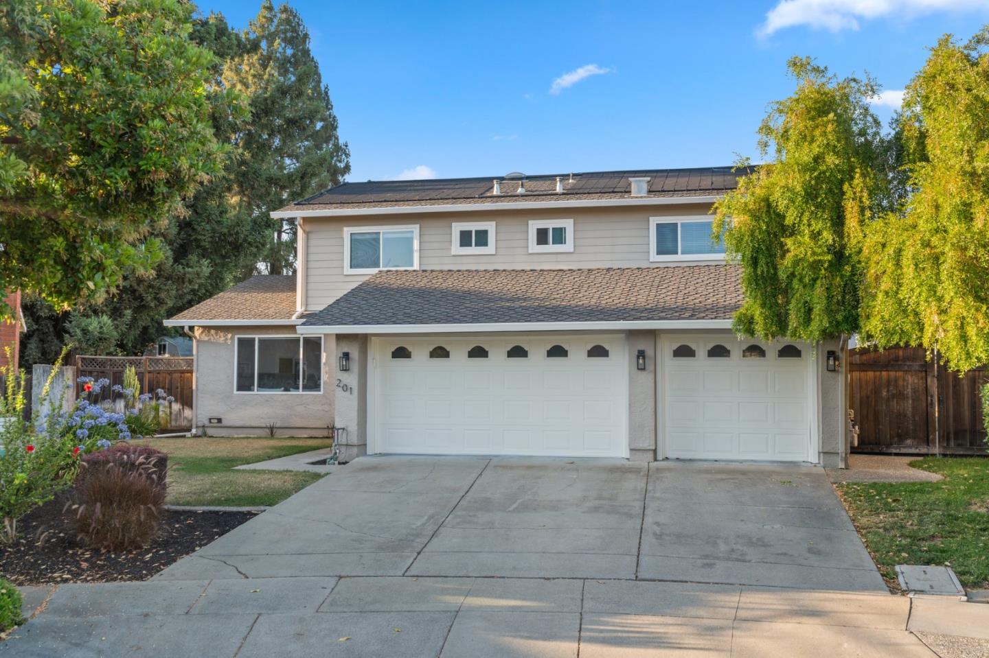 Detail Gallery Image 2 of 42 For 201 Bahia Ct, San Jose,  CA 95119 - 5 Beds | 3 Baths