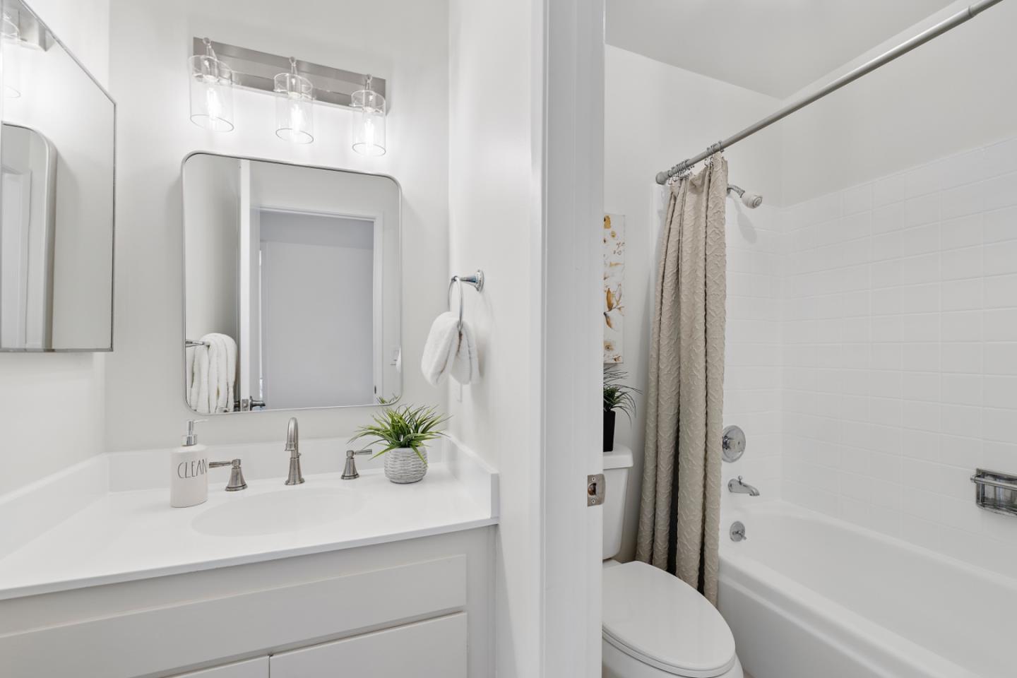 Detail Gallery Image 20 of 56 For 1580 Benton St, Sunnyvale,  CA 94087 - 5 Beds | 3 Baths