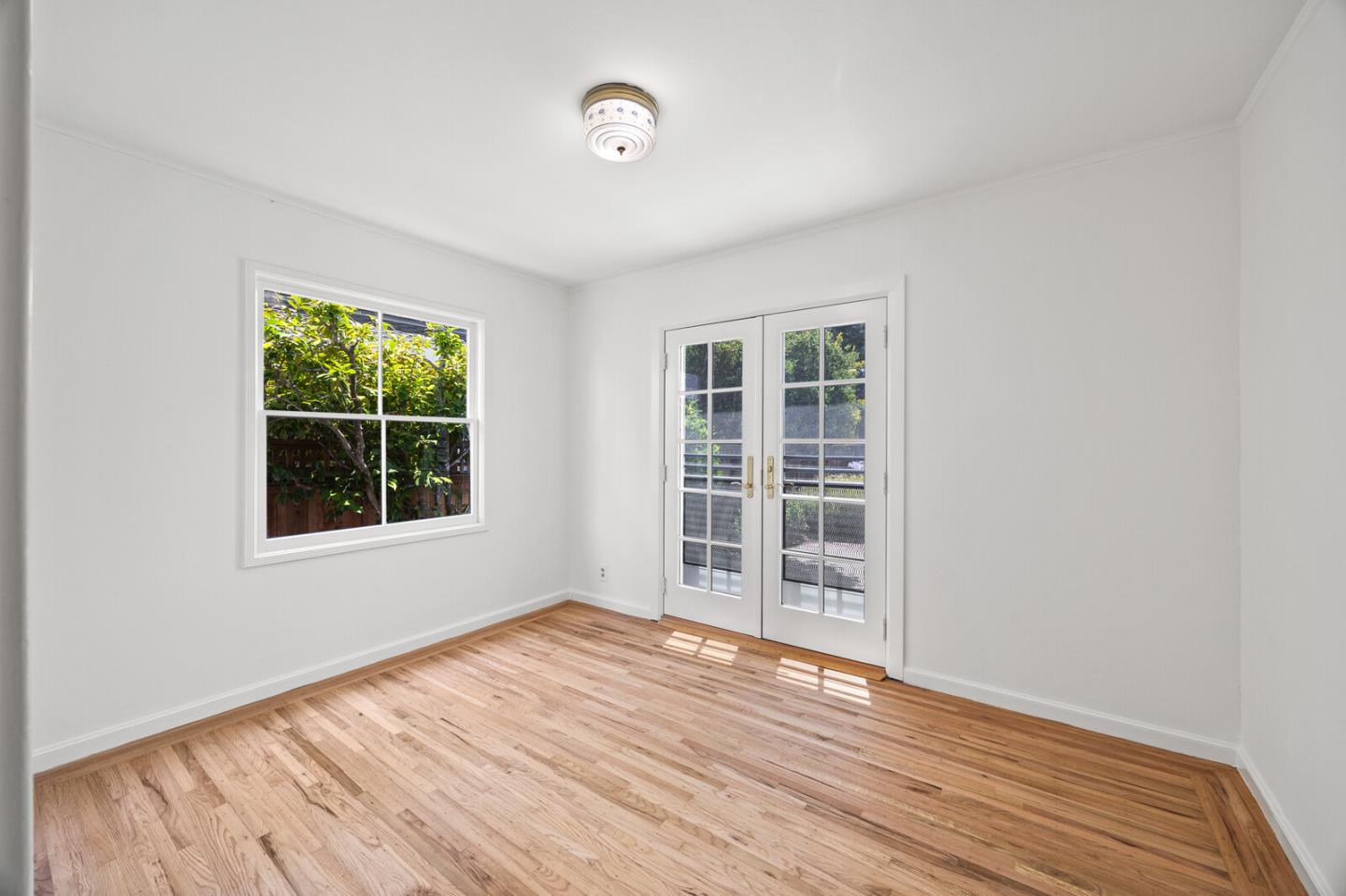 Detail Gallery Image 11 of 17 For 1423 Greenwood Ave, San Carlos,  CA 94070 - 2 Beds | 1 Baths