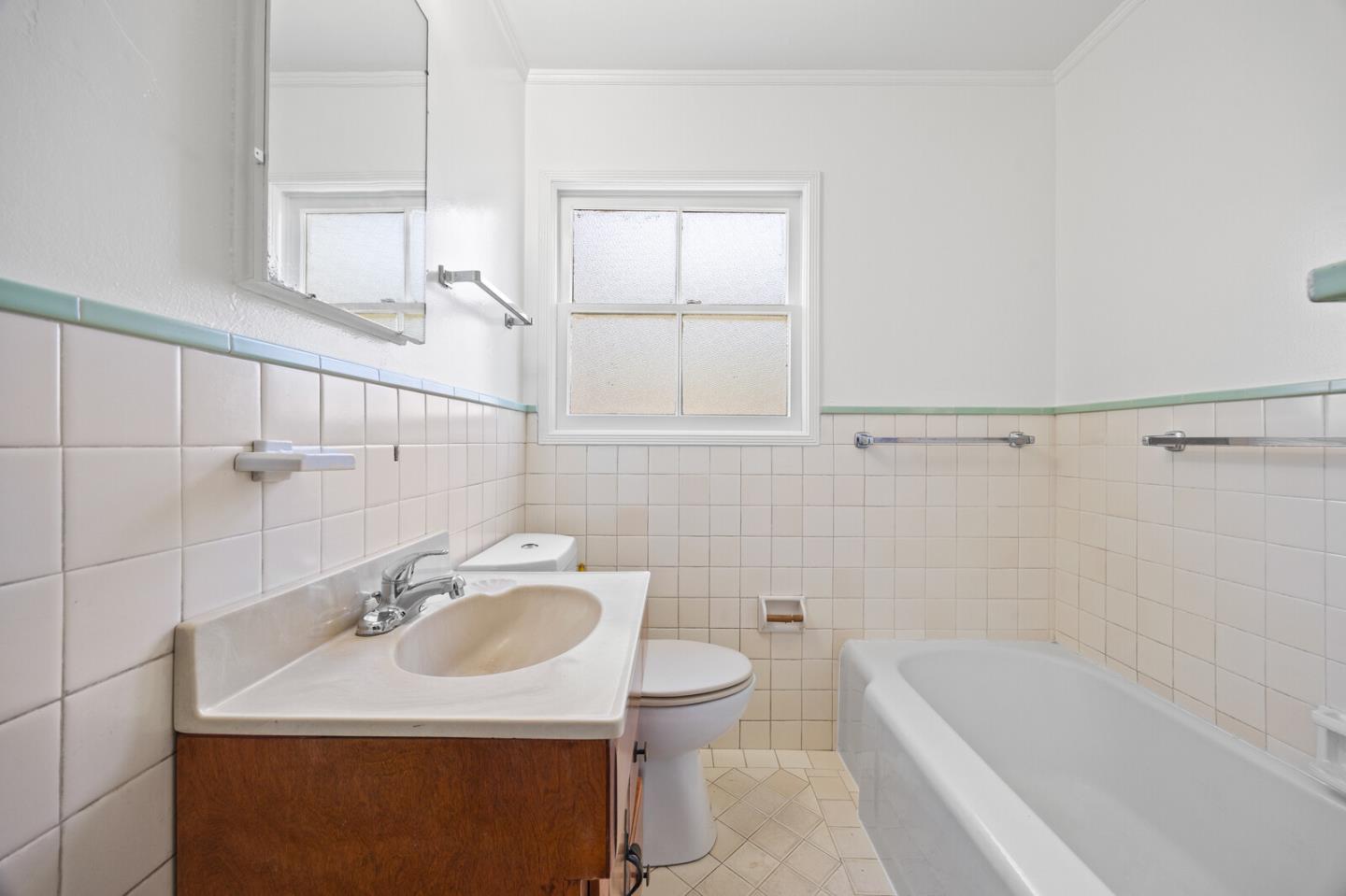 Detail Gallery Image 12 of 17 For 1423 Greenwood Ave, San Carlos,  CA 94070 - 2 Beds | 1 Baths