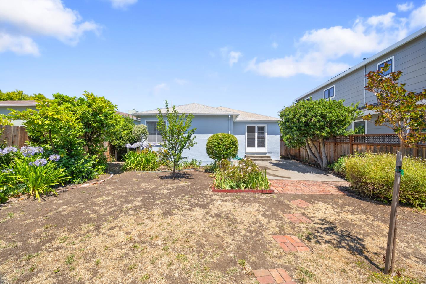 Detail Gallery Image 14 of 17 For 1423 Greenwood Ave, San Carlos,  CA 94070 - 2 Beds | 1 Baths