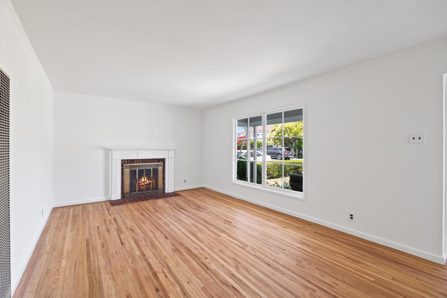 Detail Gallery Image 5 of 17 For 1423 Greenwood Ave, San Carlos,  CA 94070 - 2 Beds | 1 Baths