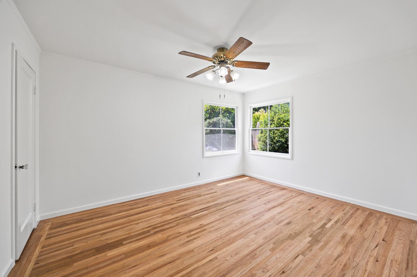Detail Gallery Image 9 of 17 For 1423 Greenwood Ave, San Carlos,  CA 94070 - 2 Beds | 1 Baths