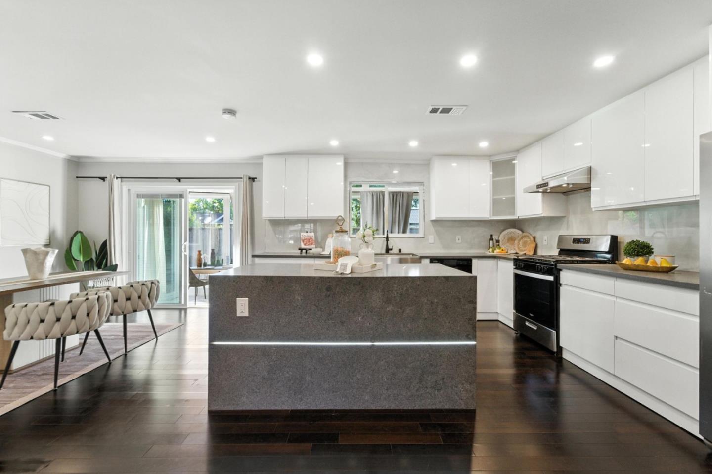 Detail Gallery Image 7 of 34 For 1705 Blossom Hill Rd, San Jose,  CA 95124 - 3 Beds | 2 Baths
