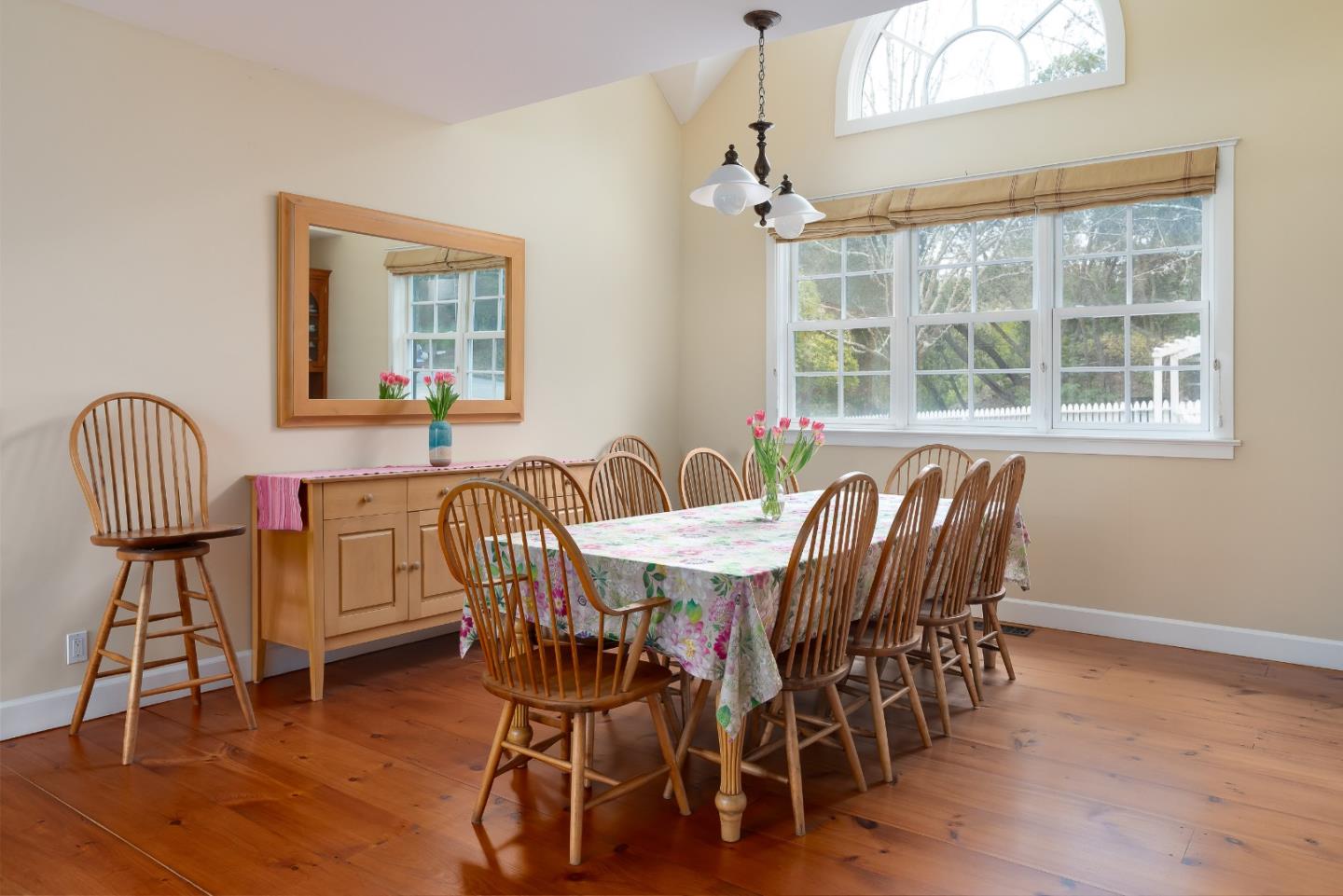Detail Gallery Image 11 of 39 For 270 Gabarda Way, Portola Valley,  CA 94028 - 5 Beds | 3/1 Baths