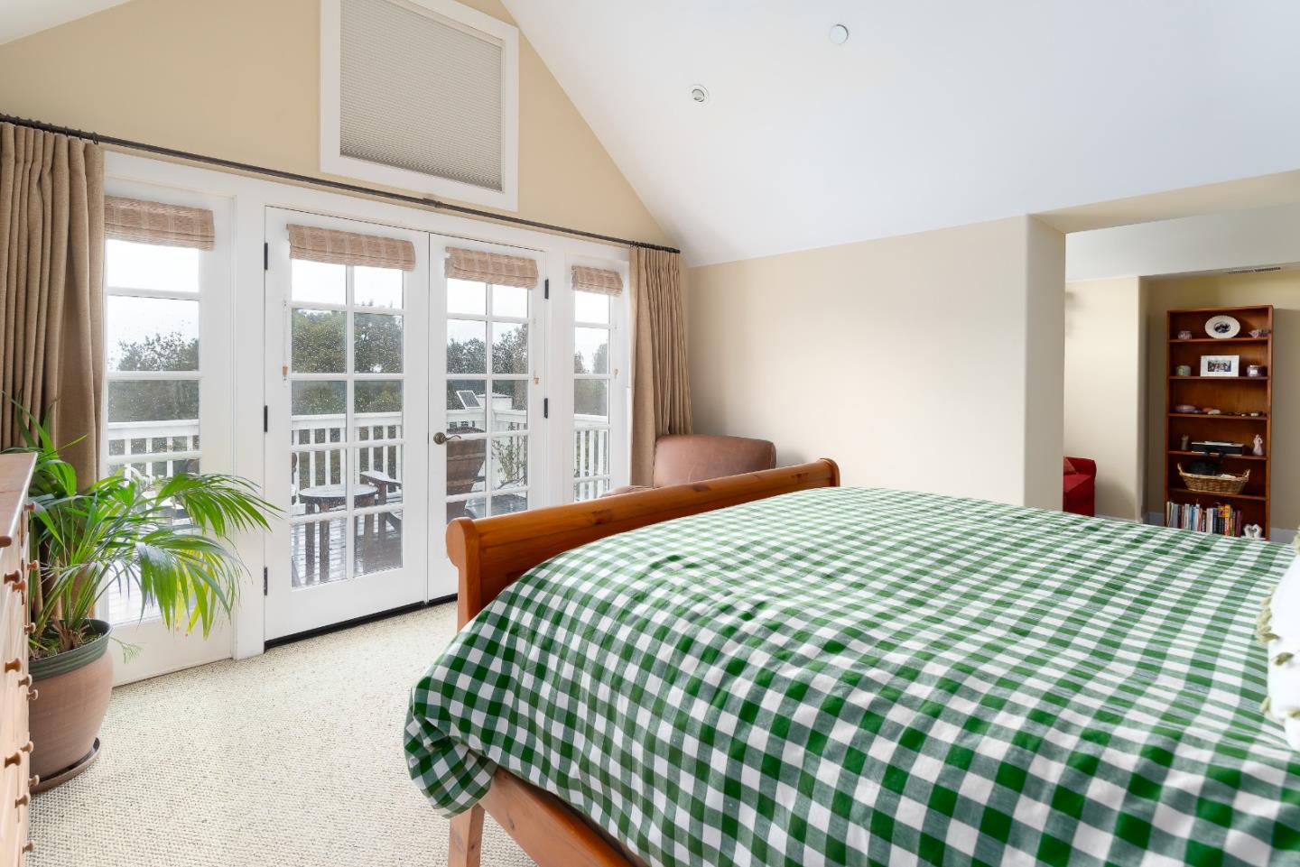 Detail Gallery Image 2 of 39 For 270 Gabarda Way, Portola Valley,  CA 94028 - 5 Beds | 3/1 Baths