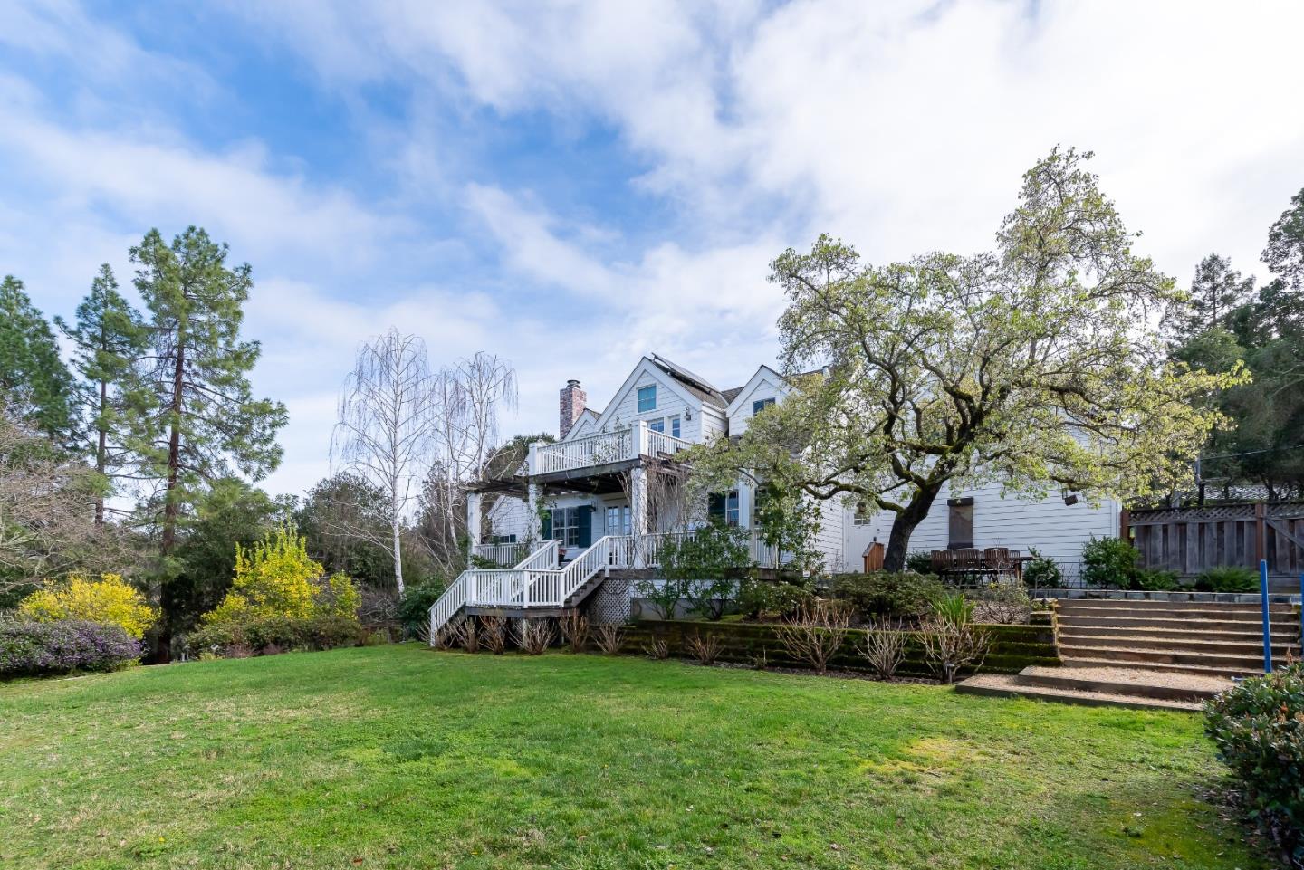 Detail Gallery Image 36 of 39 For 270 Gabarda Way, Portola Valley,  CA 94028 - 5 Beds | 3/1 Baths