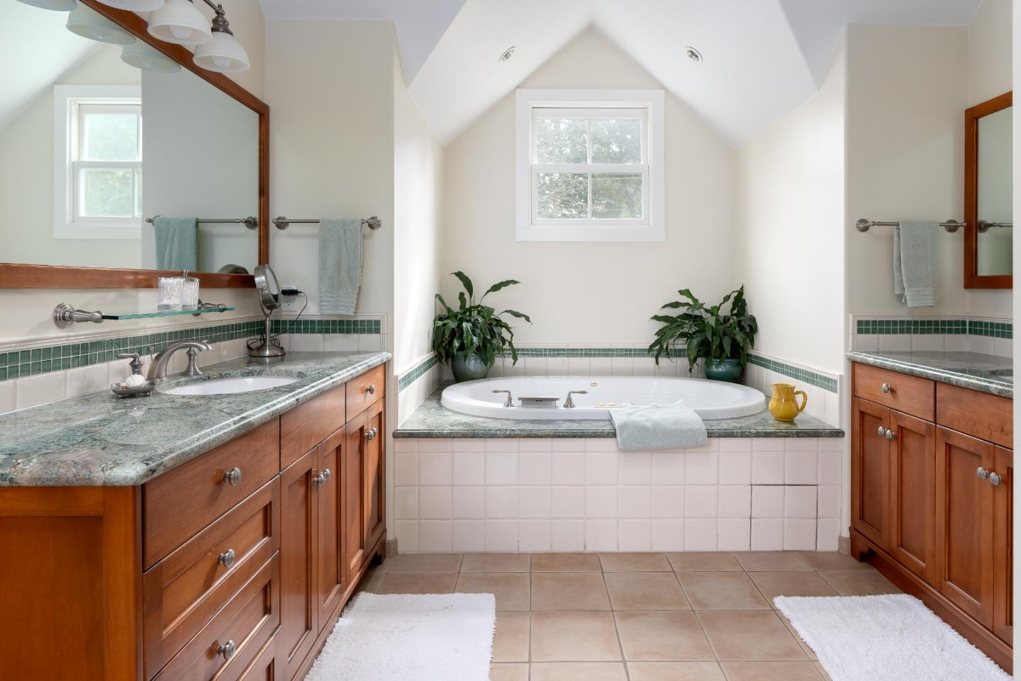 Detail Gallery Image 4 of 39 For 270 Gabarda Way, Portola Valley,  CA 94028 - 5 Beds | 3/1 Baths
