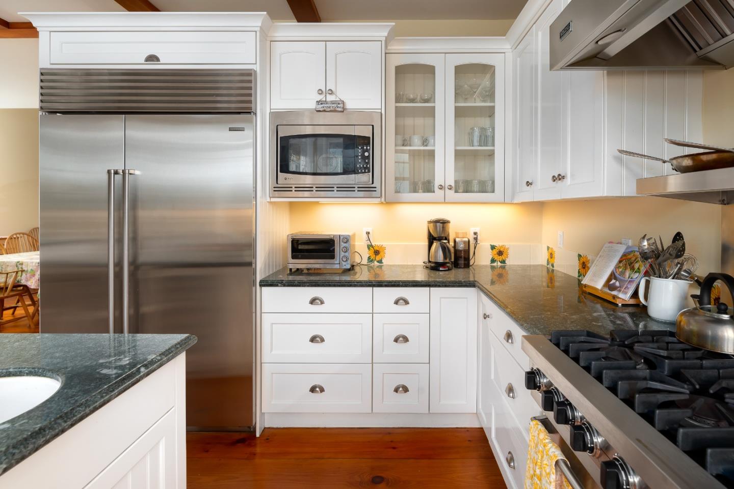 Detail Gallery Image 9 of 39 For 270 Gabarda Way, Portola Valley,  CA 94028 - 5 Beds | 3/1 Baths