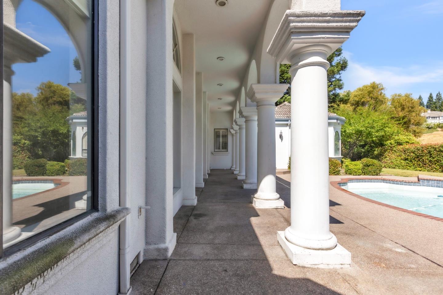 Detail Gallery Image 8 of 27 For 4443 Deer Field Way, Danville,  CA 94506 - 3 Beds | 4/1 Baths