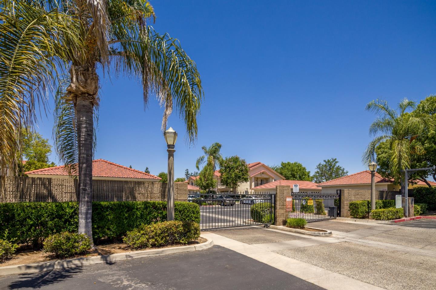 Detail Gallery Image 1 of 27 For 1542 E Alluvial Ave #128,  Fresno,  CA 93720 - 3 Beds | 2 Baths