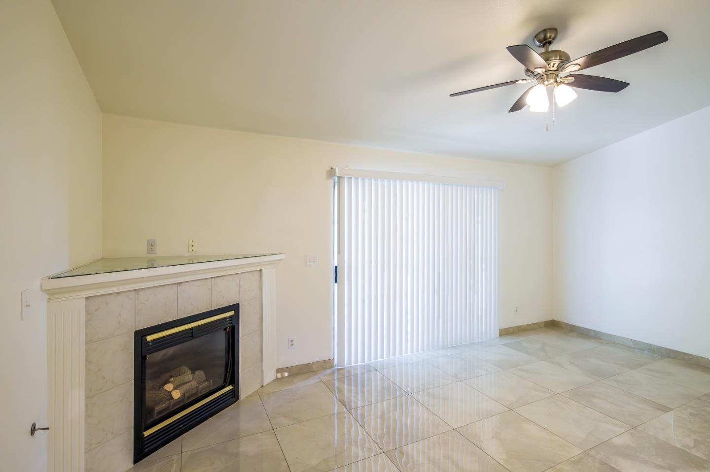 Detail Gallery Image 11 of 27 For 1542 E Alluvial Ave #128,  Fresno,  CA 93720 - 3 Beds | 2 Baths