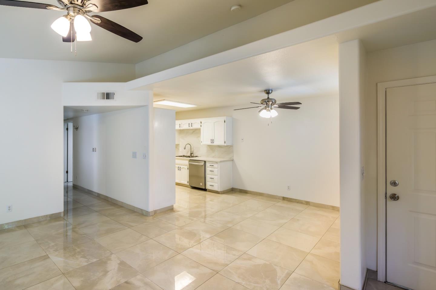 Detail Gallery Image 12 of 27 For 1542 E Alluvial Ave #128,  Fresno,  CA 93720 - 3 Beds | 2 Baths