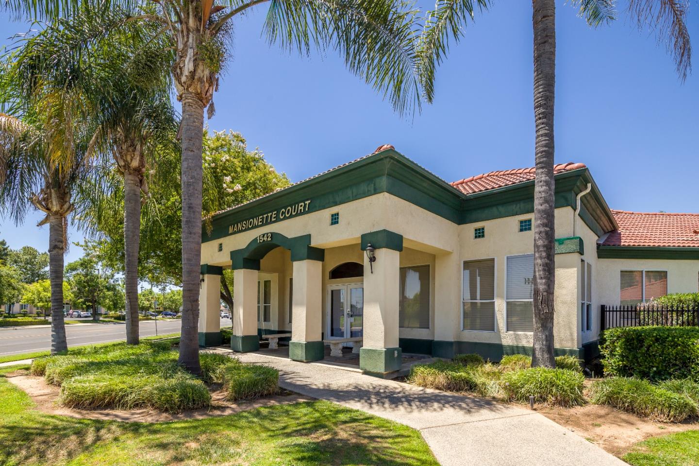 Detail Gallery Image 2 of 27 For 1542 E Alluvial Ave #128,  Fresno,  CA 93720 - 3 Beds | 2 Baths