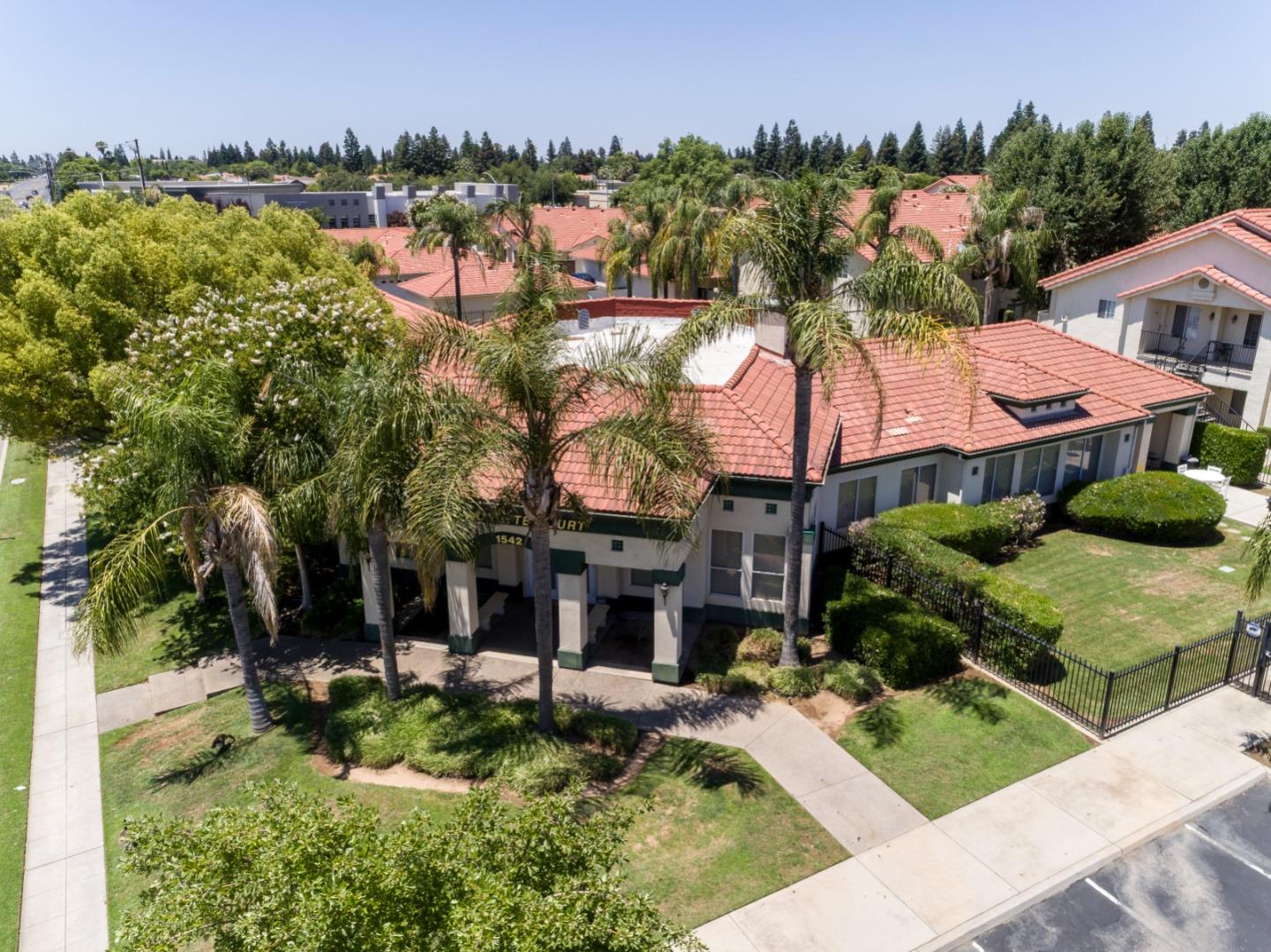 Detail Gallery Image 3 of 27 For 1542 E Alluvial Ave #128,  Fresno,  CA 93720 - 3 Beds | 2 Baths