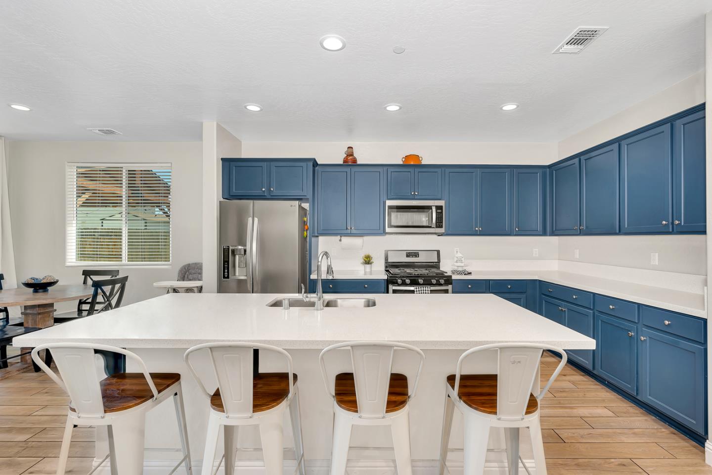 Detail Gallery Image 12 of 50 For 2040 Edwards St, Los Banos,  CA 93635 - 4 Beds | 3 Baths