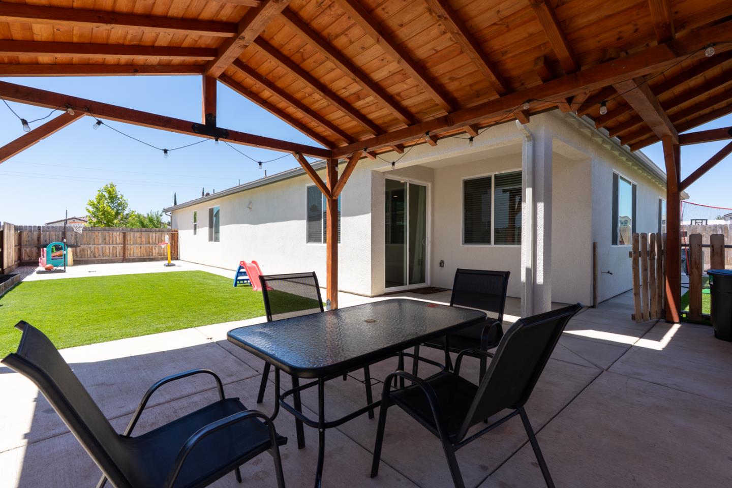 Detail Gallery Image 35 of 50 For 2040 Edwards St, Los Banos,  CA 93635 - 4 Beds | 3 Baths