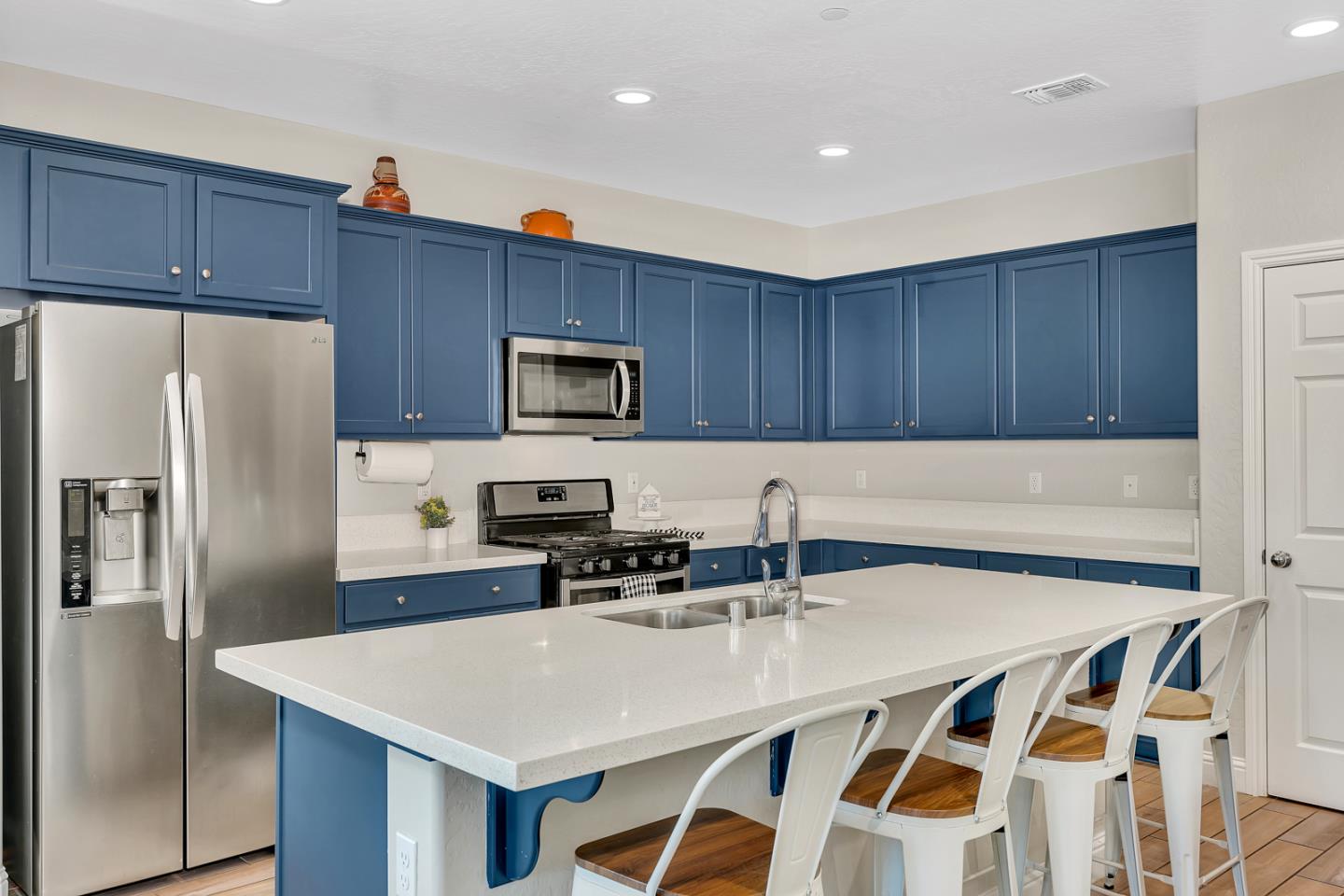 Detail Gallery Image 9 of 50 For 2040 Edwards St, Los Banos,  CA 93635 - 4 Beds | 3 Baths