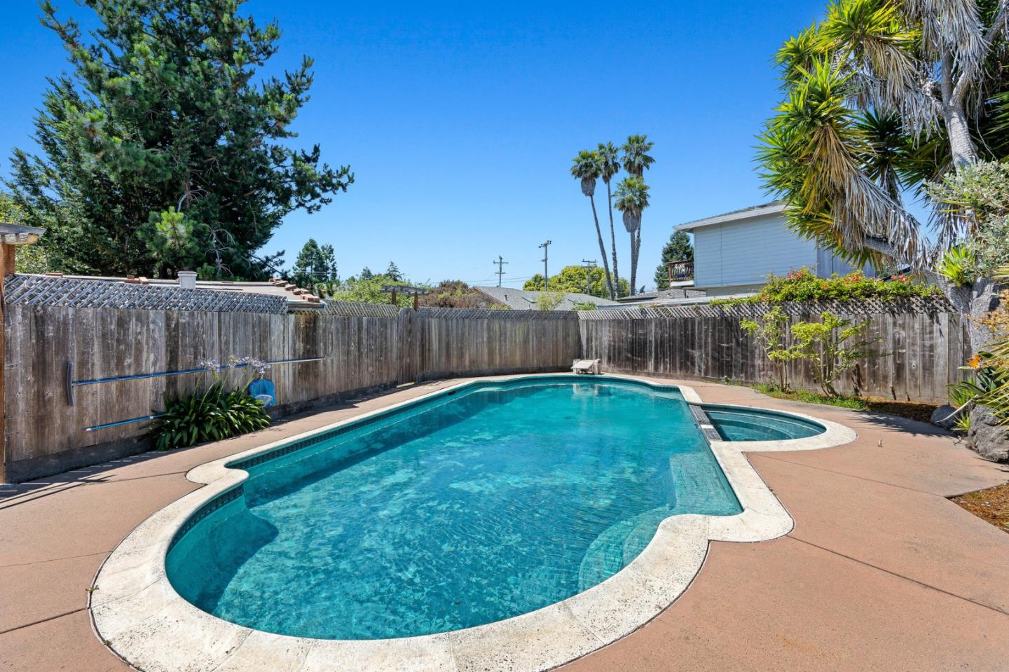 Detail Gallery Image 5 of 11 For 1024 Webster St, Santa Cruz,  CA 95062 - 4 Beds | 4 Baths