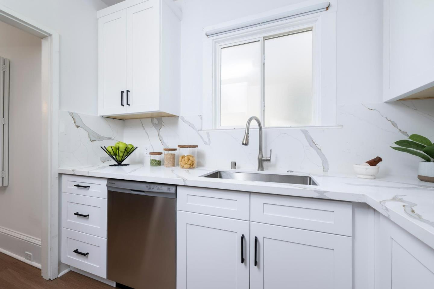 Detail Gallery Image 9 of 22 For 633 Pine Ter, South San Francisco,  CA 94080 - 3 Beds | 1 Baths