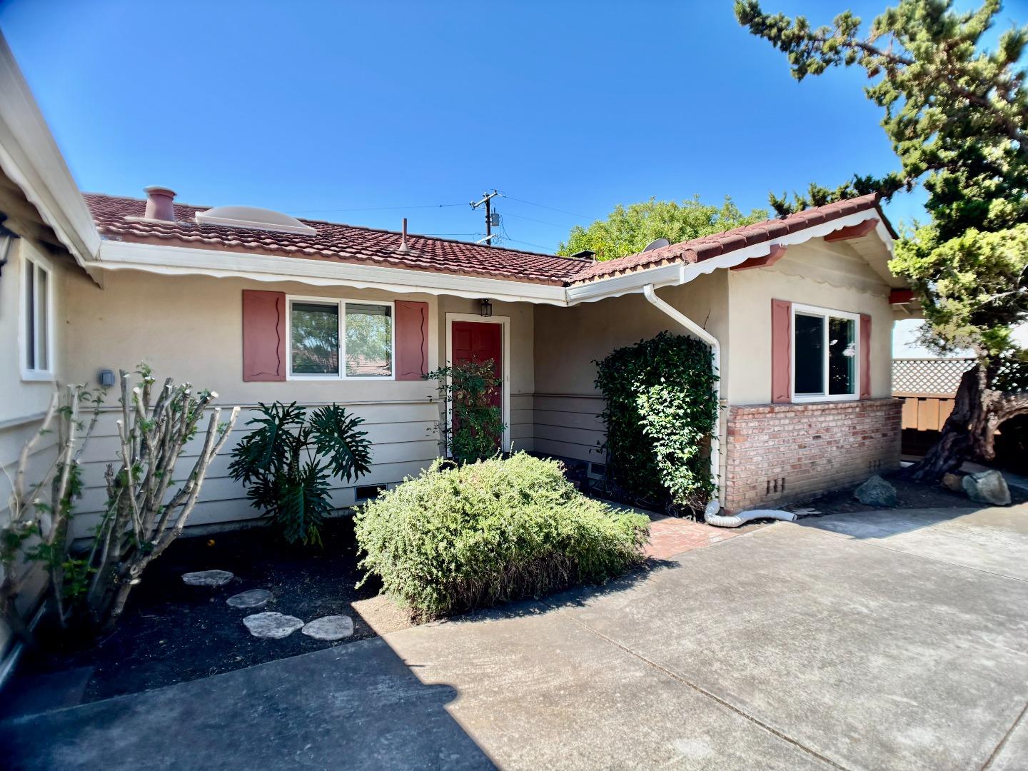 Detail Gallery Image 2 of 32 For 1352 Carrie Lee Way, San Jose,  CA 95118 - 3 Beds | 2 Baths