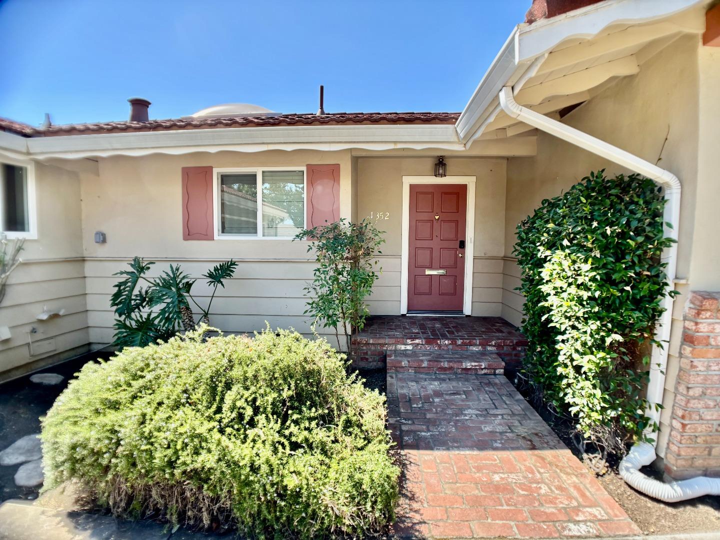 Detail Gallery Image 3 of 32 For 1352 Carrie Lee Way, San Jose,  CA 95118 - 3 Beds | 2 Baths