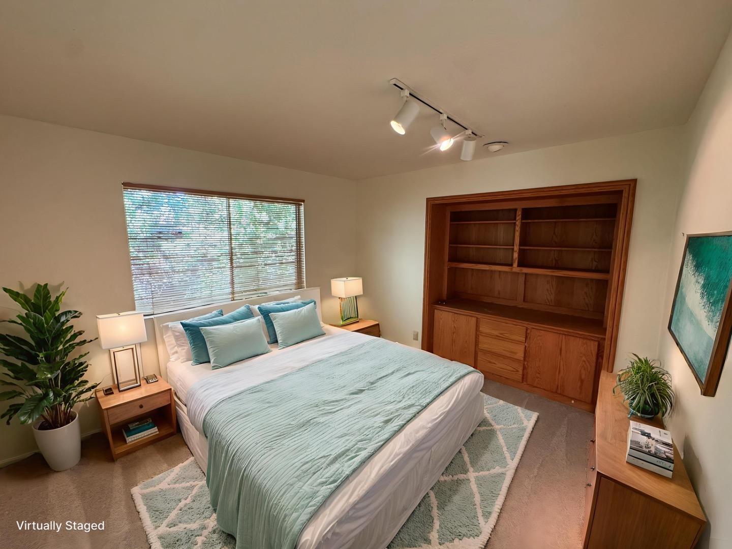 Detail Gallery Image 3 of 7 For 665 San Martin Pl, Los Altos,  CA 94024 - 5 Beds | 2/1 Baths