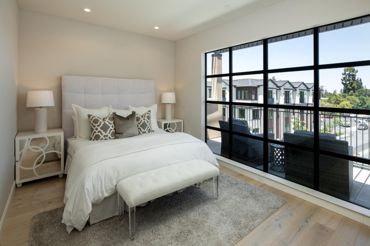 Detail Gallery Image 6 of 11 For 450 First St #302,  Los Altos,  CA 94022 - 2 Beds | 2/1 Baths