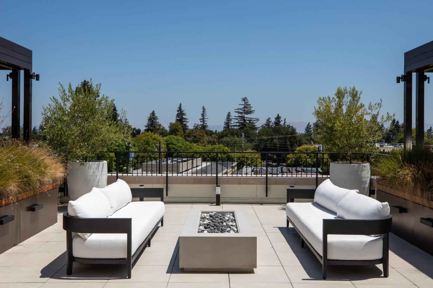Detail Gallery Image 8 of 11 For 450 First St #302,  Los Altos,  CA 94022 - 2 Beds | 2/1 Baths