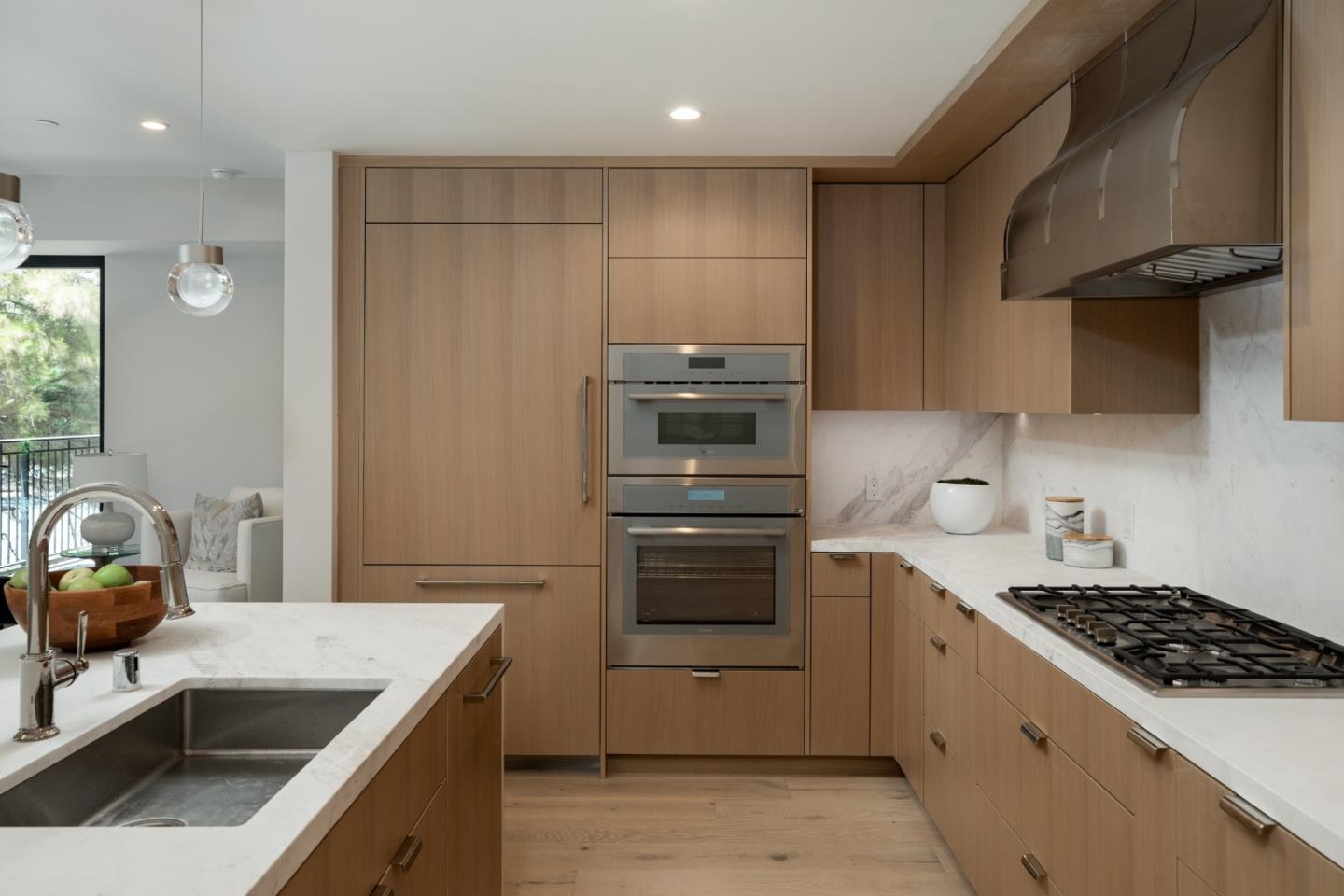 Detail Gallery Image 4 of 12 For 450 First St #201,  Los Altos,  CA 94022 - 2 Beds | 2/1 Baths