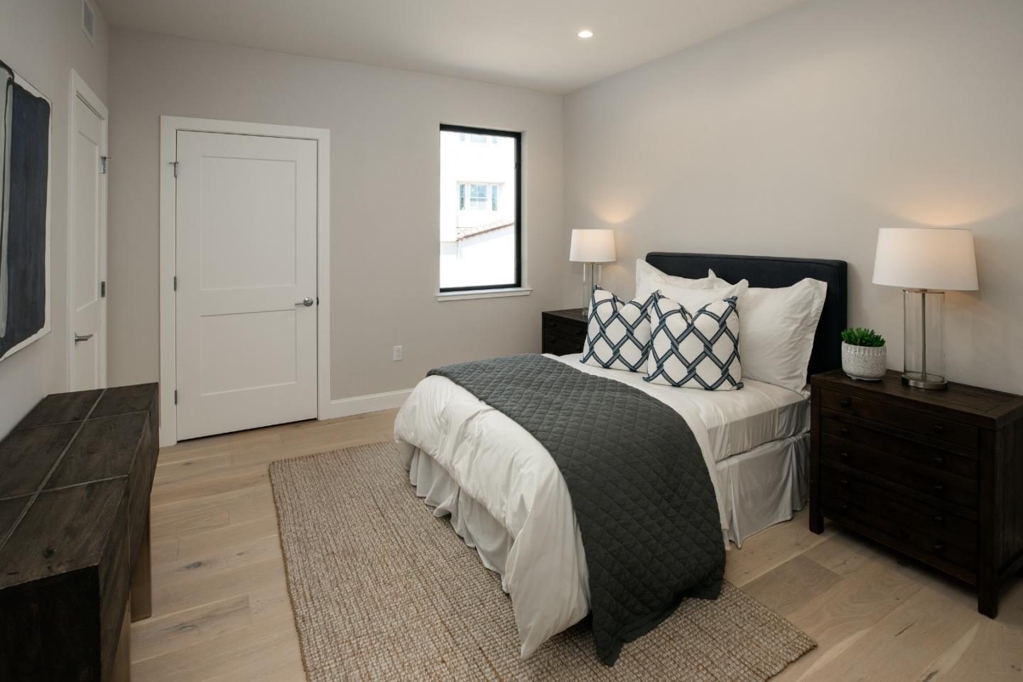 Detail Gallery Image 9 of 12 For 450 First St #201,  Los Altos,  CA 94022 - 2 Beds | 2/1 Baths