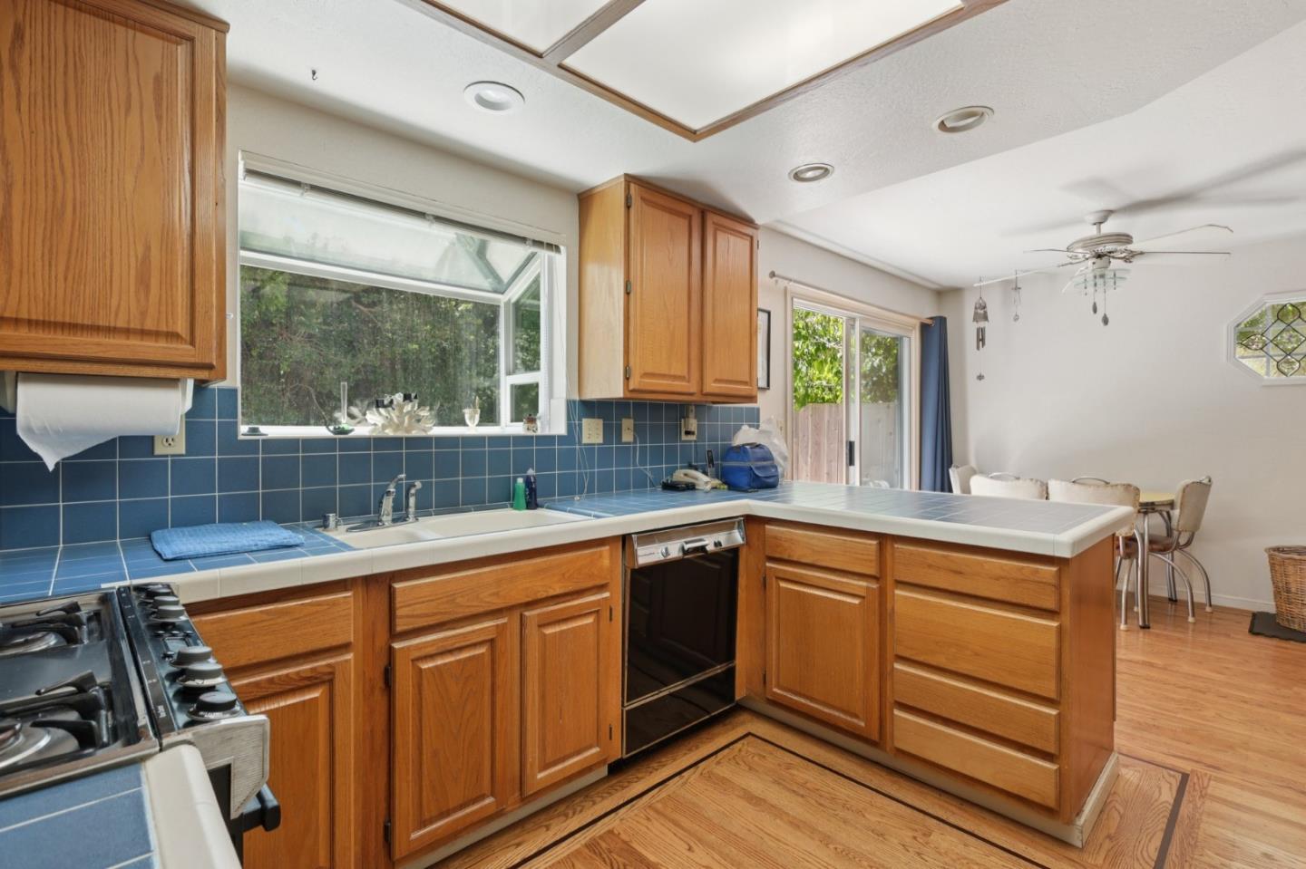 Detail Gallery Image 12 of 32 For 296 San Pedro Ave, Pacifica,  CA 94044 - 4 Beds | 2/1 Baths