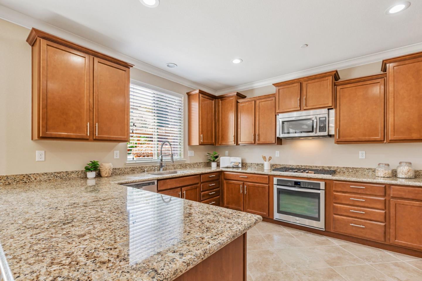 Detail Gallery Image 14 of 62 For 17425 Shelton Way, Morgan Hill,  CA 95037 - 3 Beds | 2/1 Baths