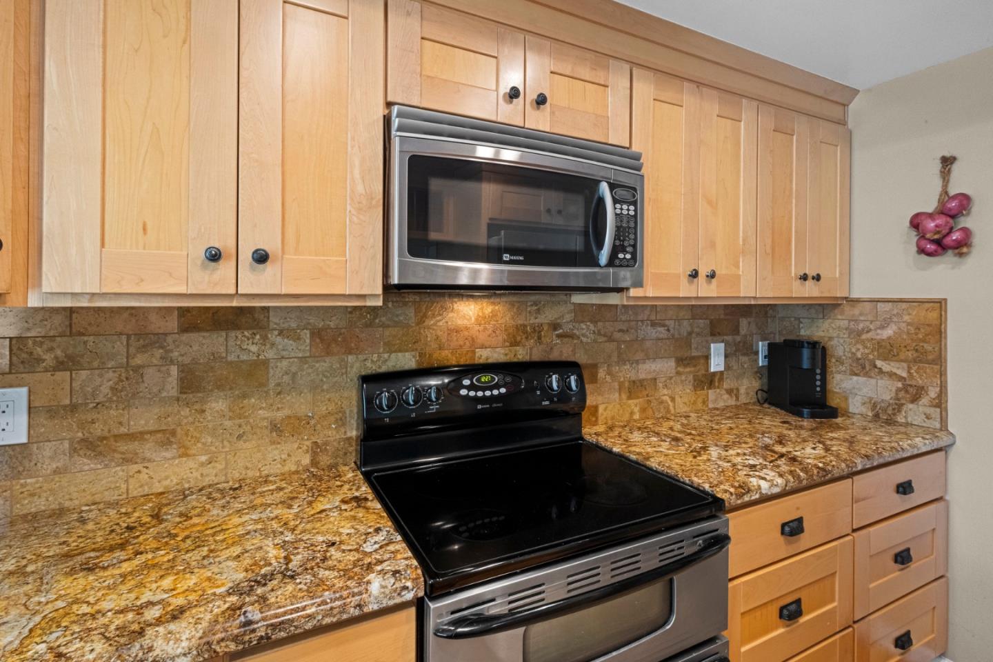 Detail Gallery Image 11 of 66 For 2137 Darnis Cir, Morgan Hill,  CA 95037 - 2 Beds | 2/1 Baths