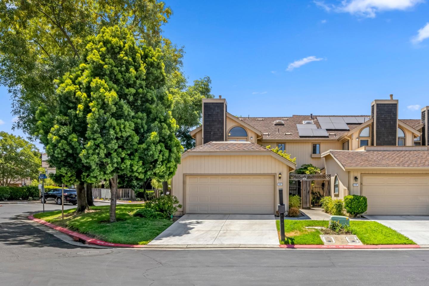 Detail Gallery Image 3 of 66 For 2137 Darnis Cir, Morgan Hill,  CA 95037 - 2 Beds | 2/1 Baths