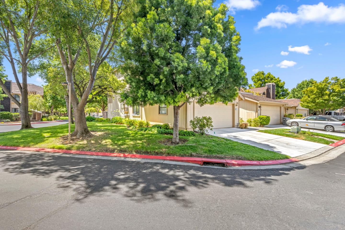 Detail Gallery Image 4 of 66 For 2137 Darnis Cir, Morgan Hill,  CA 95037 - 2 Beds | 2/1 Baths