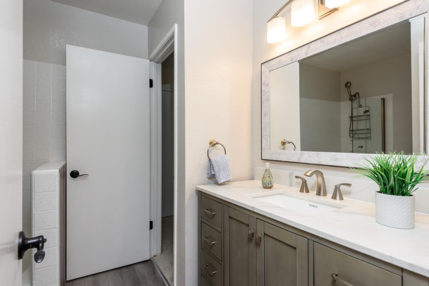 Detail Gallery Image 14 of 17 For 1638 via Laguna #9,  San Mateo,  CA 94404 - 2 Beds | 2 Baths