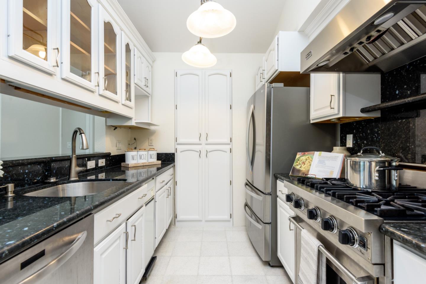 Detail Gallery Image 7 of 17 For 1638 via Laguna #9,  San Mateo,  CA 94404 - 2 Beds | 2 Baths