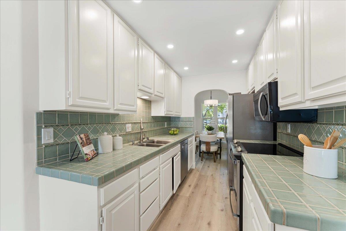 Detail Gallery Image 10 of 33 For 16345 Los Gatos Blvd #33,  Los Gatos,  CA 95032 - 3 Beds | 2 Baths