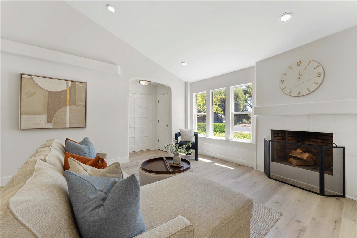 Detail Gallery Image 5 of 33 For 16345 Los Gatos Blvd #33,  Los Gatos,  CA 95032 - 3 Beds | 2 Baths