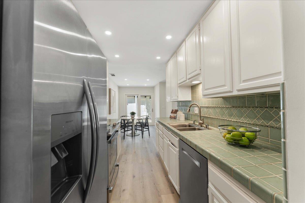 Detail Gallery Image 9 of 33 For 16345 Los Gatos Blvd #33,  Los Gatos,  CA 95032 - 3 Beds | 2 Baths