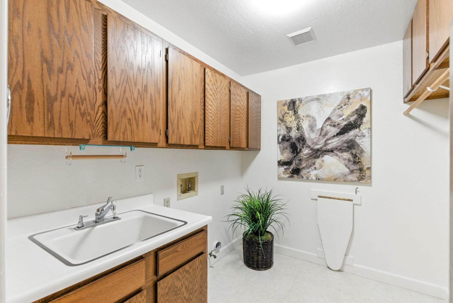 Detail Gallery Image 32 of 66 For 12391 Farr Ranch Ct, Saratoga,  CA 95070 - 3 Beds | 2/1 Baths