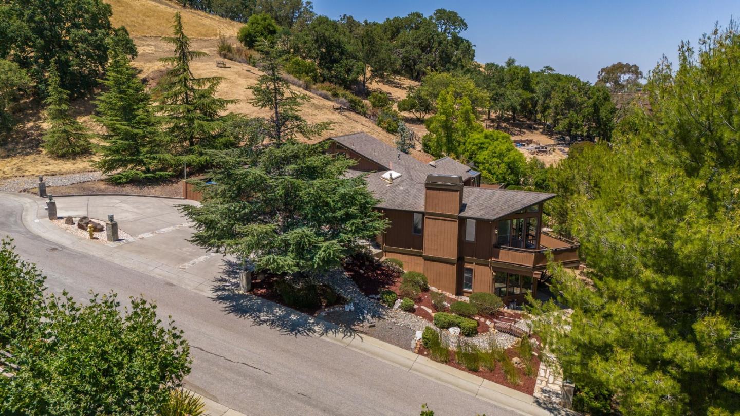 Detail Gallery Image 4 of 66 For 12391 Farr Ranch Ct, Saratoga,  CA 95070 - 3 Beds | 2/1 Baths