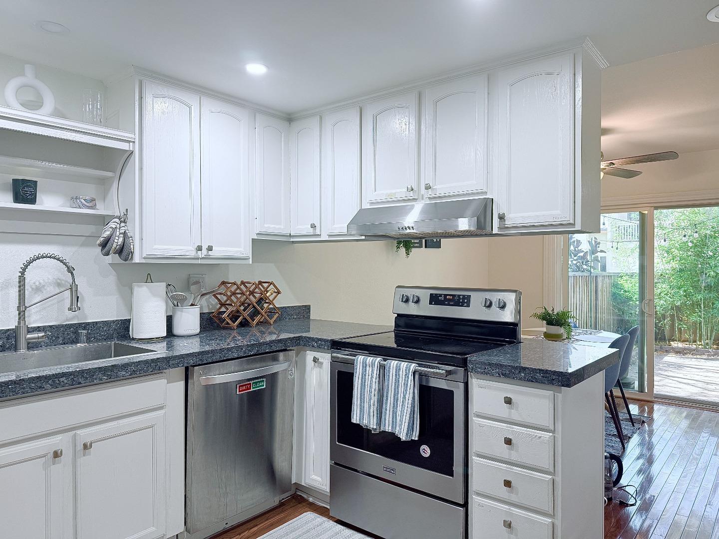 Detail Gallery Image 10 of 29 For 130 Baroni Ave #29,  San Jose,  CA 95136 - 2 Beds | 2/1 Baths
